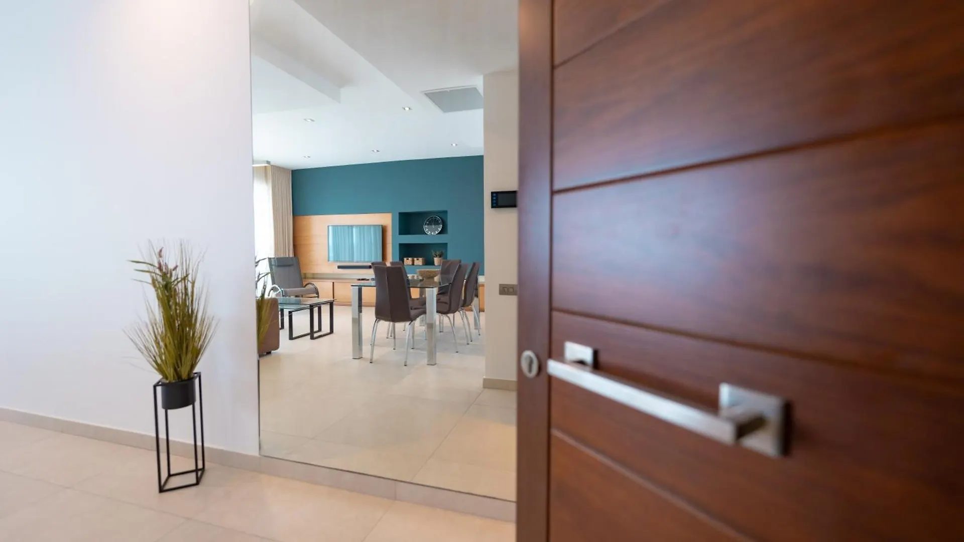Stunning Seafront Flat In Sliema Apartment