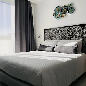 By Promenade&beach Sliema